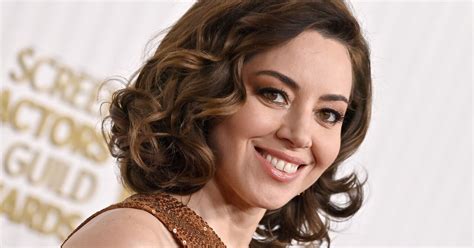 aubrey plaza breast|Aubrey Plaza’s Stylist Defends Risqué ‘Underboob’。